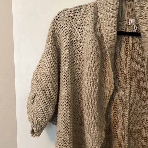 Size XL Cream Short Sleeve Cardigan - Picture 2 of 5